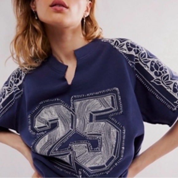 NWT Free People Rose Sweatshirt in Navy Combo Size XS - Picture 1 of 8